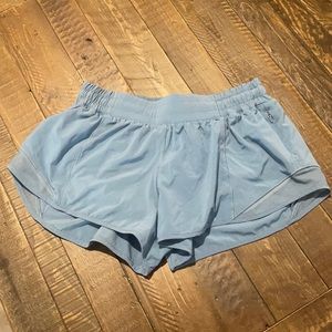 Lululemon Hotty Hot Low-Rise Lined Short 2.5"
